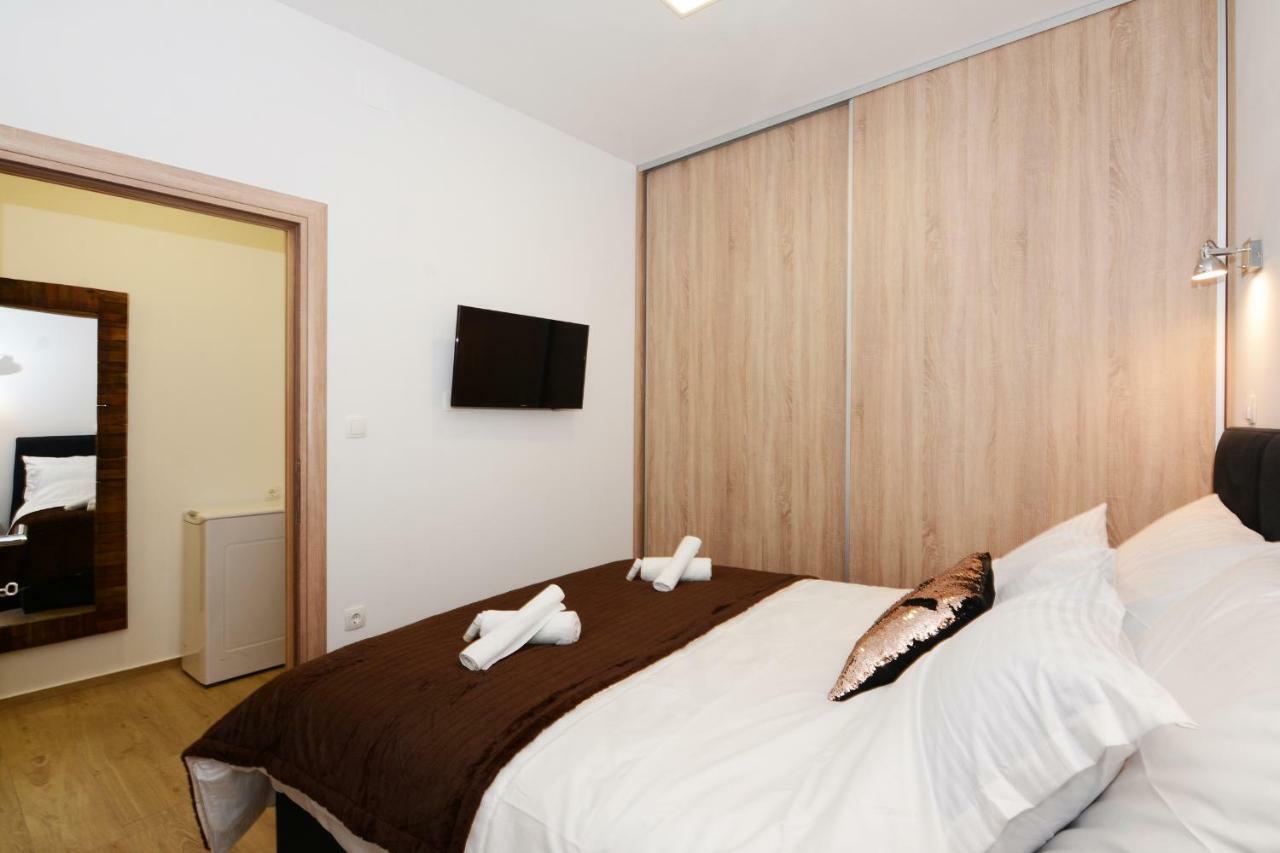 Xy Suites - Design Apartments ชิเบนิก ภายนอก รูปภาพ