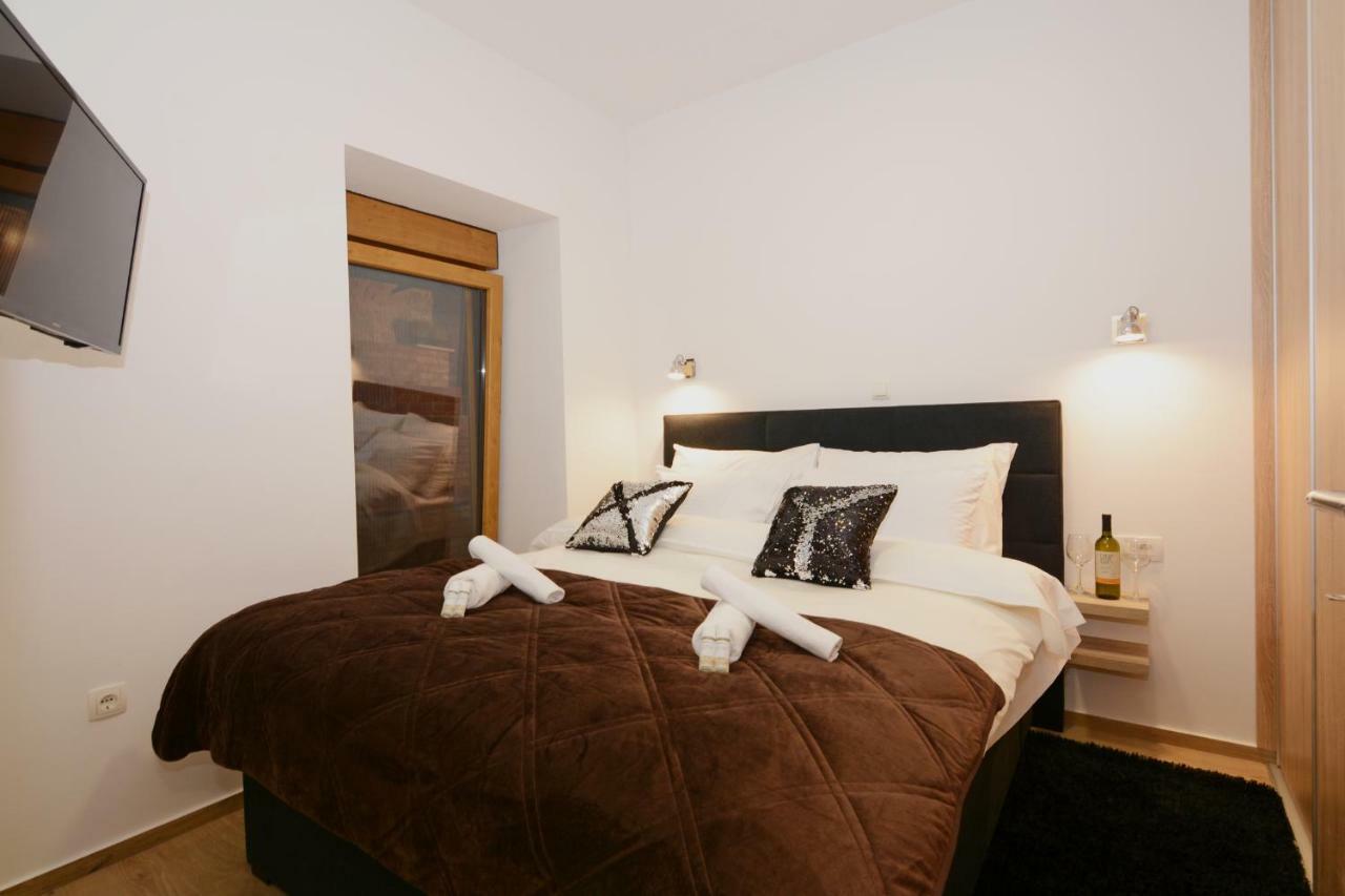 Xy Suites - Design Apartments ชิเบนิก ภายนอก รูปภาพ